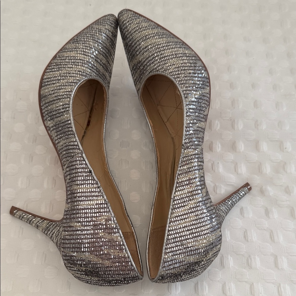 Kelly & Katie Shoes Women's Size 9 Silver Slip-on Pointed Toe Heel Pumps - Picture 4 of 5